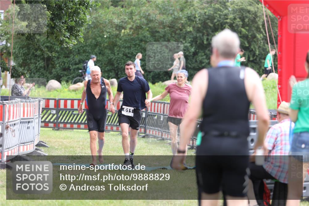21.06.2026 - 29. Vierlanden-Triathlon Andreas Tolksdorf http://msf.ph/oto/9888829 21.06.2026 11:53:57 Ziel 611, 611 meine-sportfotos.de