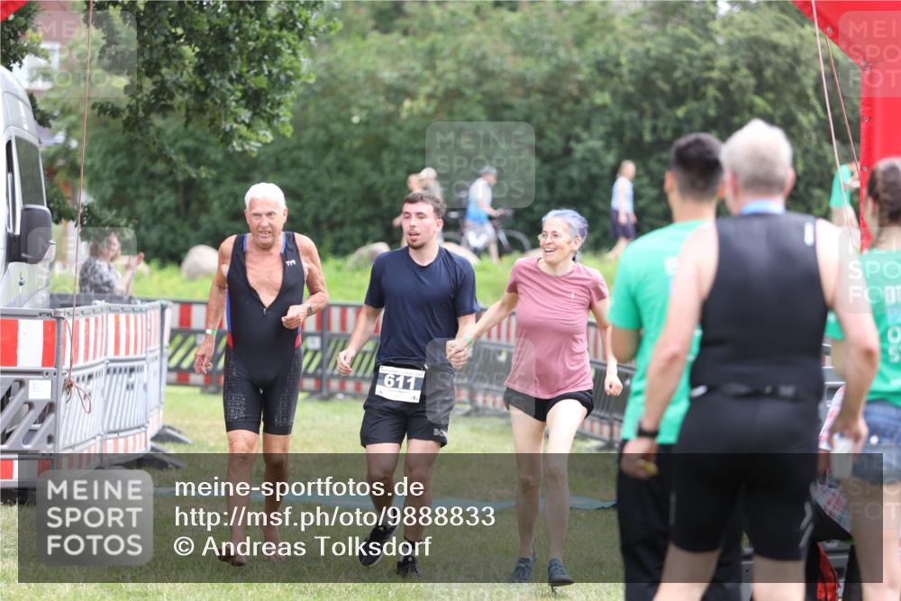 21.06.2026 - 29. Vierlanden-Triathlon Andreas Tolksdorf http://msf.ph/oto/9888833 21.06.2026 11:53:59 Ziel 611, 611 meine-sportfotos.de