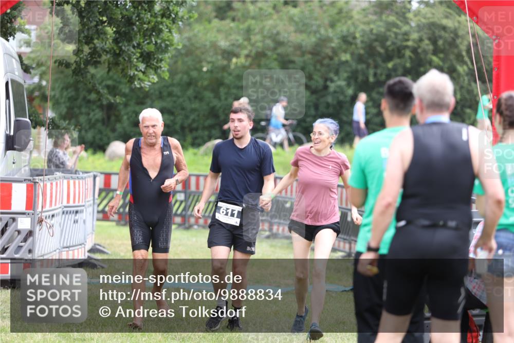 21.06.2026 - 29. Vierlanden-Triathlon Andreas Tolksdorf http://msf.ph/oto/9888834 21.06.2026 11:53:59 Ziel 611, 611 meine-sportfotos.de