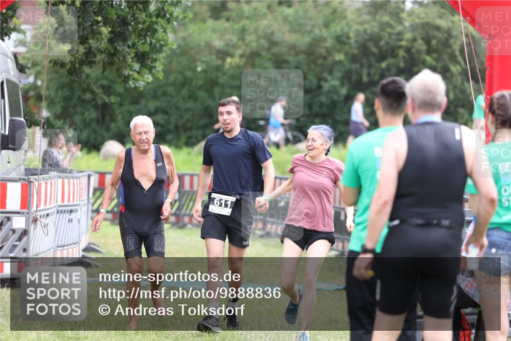 21.06.2026 - 29. Vierlanden-Triathlon Andreas Tolksdorf http://msf.ph/oto/9888836 21.06.2026 11:53:59 Ziel 611, 611 meine-sportfotos.de