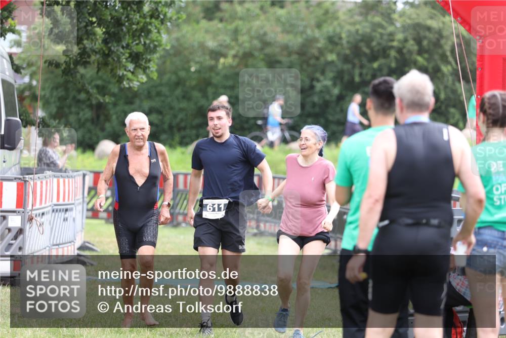 21.06.2026 - 29. Vierlanden-Triathlon Andreas Tolksdorf http://msf.ph/oto/9888838 21.06.2026 11:53:59 Ziel 611, 611 meine-sportfotos.de