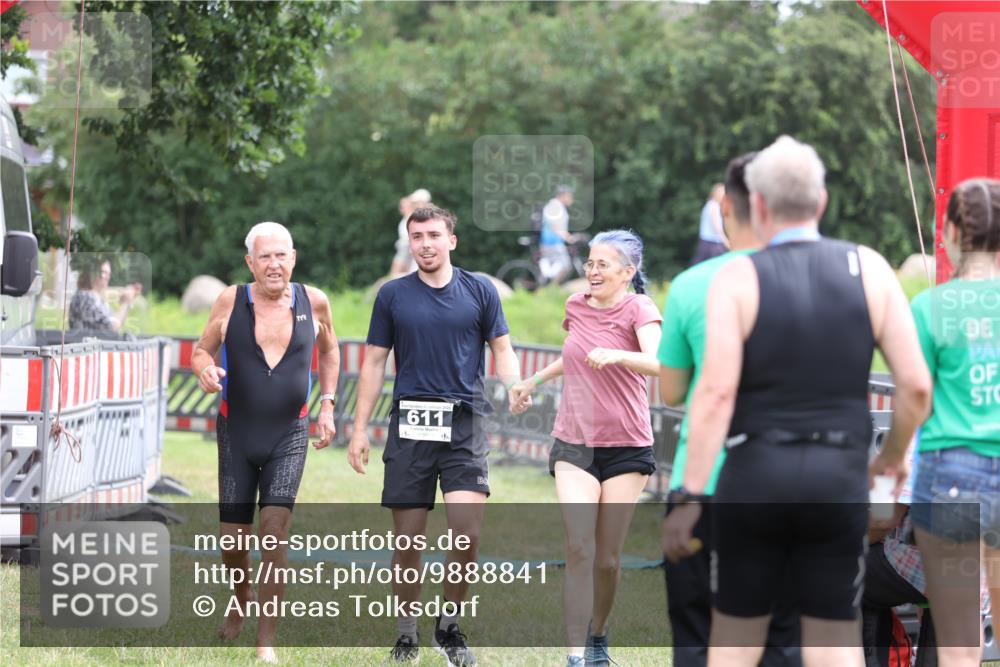 21.06.2026 - 29. Vierlanden-Triathlon Andreas Tolksdorf http://msf.ph/oto/9888841 21.06.2026 11:53:59 Ziel 611, 611 meine-sportfotos.de