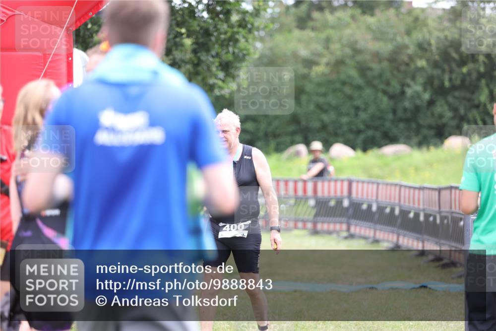 21.06.2026 - 29. Vierlanden-Triathlon Andreas Tolksdorf http://msf.ph/oto/9888843 21.06.2026 11:54:33 Ziel  meine-sportfotos.de