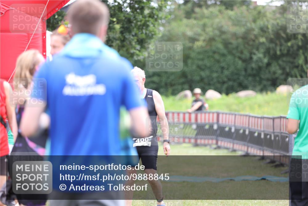 21.06.2026 - 29. Vierlanden-Triathlon Andreas Tolksdorf http://msf.ph/oto/9888845 21.06.2026 11:54:33 Ziel  meine-sportfotos.de