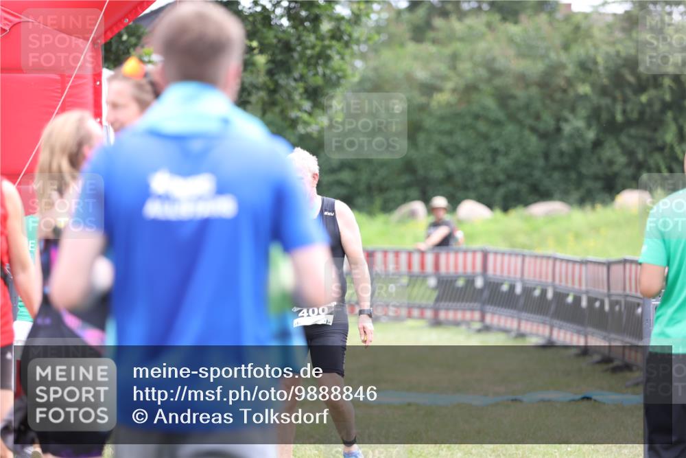 21.06.2026 - 29. Vierlanden-Triathlon Andreas Tolksdorf http://msf.ph/oto/9888846 21.06.2026 11:54:33 Ziel  meine-sportfotos.de