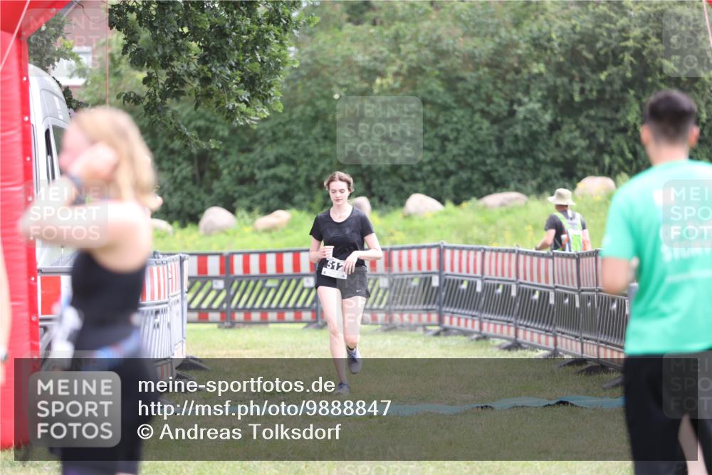 21.06.2026 - 29. Vierlanden-Triathlon Andreas Tolksdorf http://msf.ph/oto/9888847 21.06.2026 11:54:57 Ziel 512, 512 meine-sportfotos.de