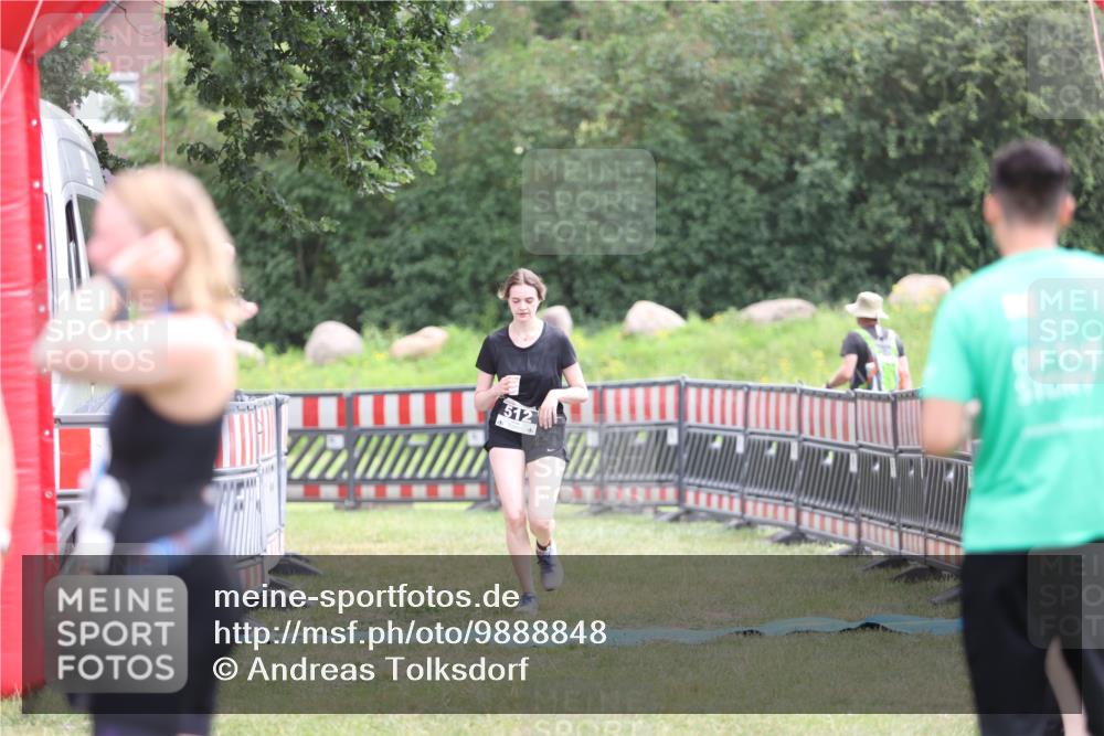21.06.2026 - 29. Vierlanden-Triathlon Andreas Tolksdorf http://msf.ph/oto/9888848 21.06.2026 11:54:57 Ziel 512, 512 meine-sportfotos.de