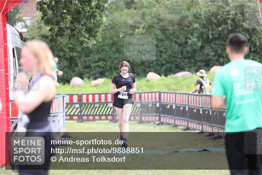 21.06.2026 - 29. Vierlanden-Triathlon Andreas Tolksdorf http://msf.ph/oto/9888851 21.06.2026 11:54:57 Ziel 512, 512 meine-sportfotos.de
