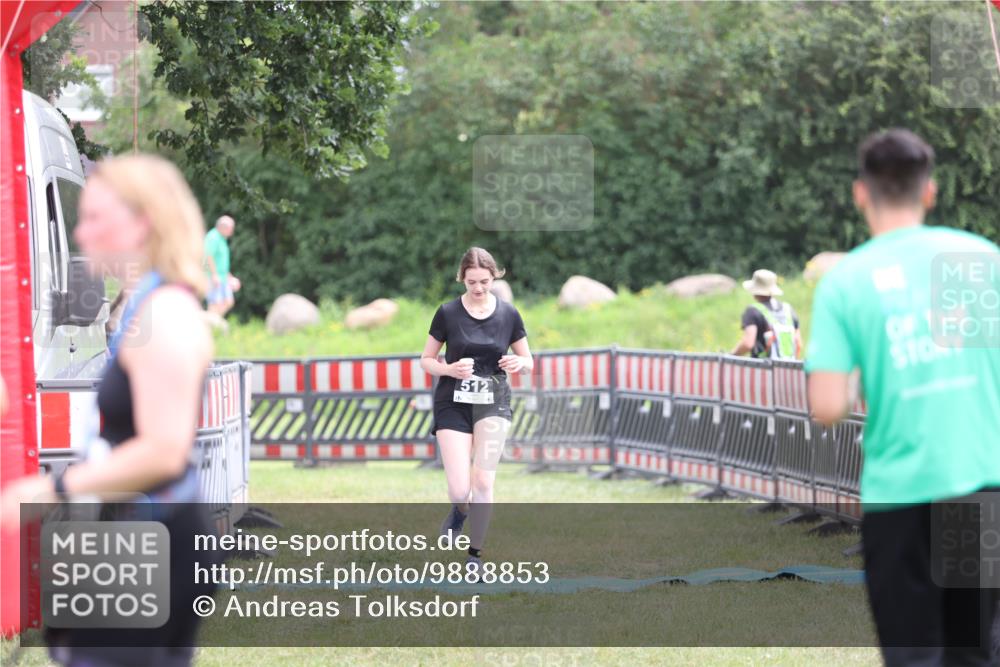 21.06.2026 - 29. Vierlanden-Triathlon Andreas Tolksdorf http://msf.ph/oto/9888853 21.06.2026 11:54:57 Ziel 512, 512 meine-sportfotos.de
