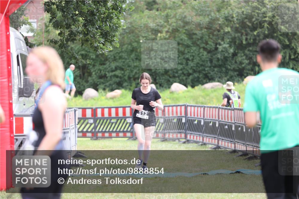 21.06.2026 - 29. Vierlanden-Triathlon Andreas Tolksdorf http://msf.ph/oto/9888854 21.06.2026 11:54:57 Ziel 512, 512 meine-sportfotos.de