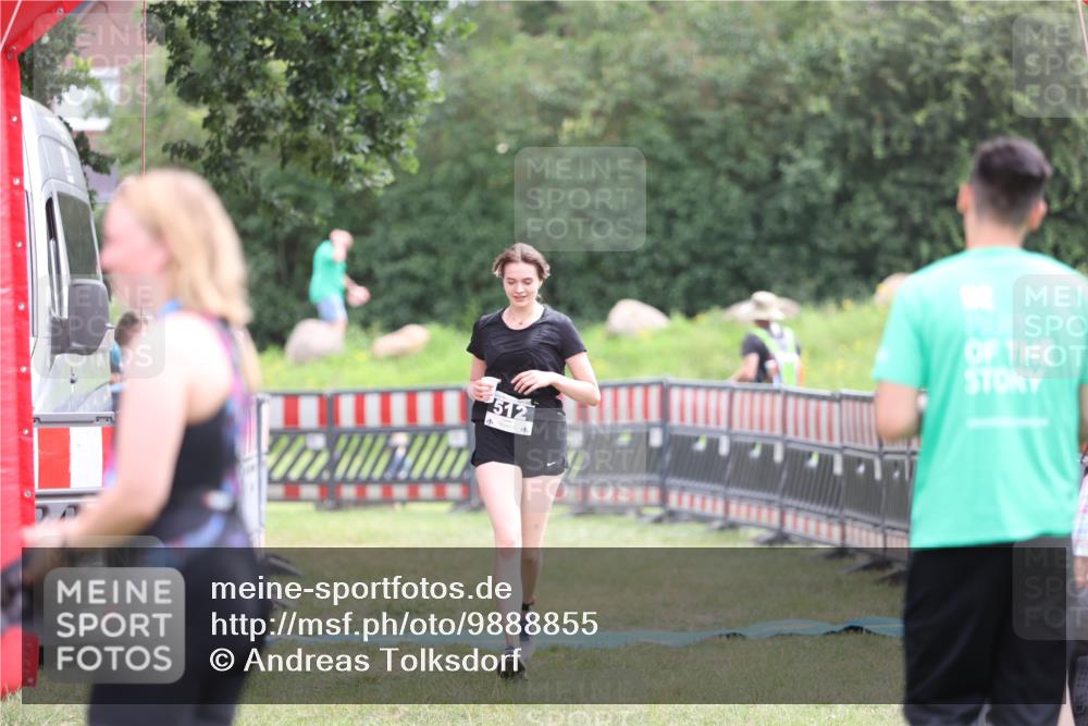 21.06.2026 - 29. Vierlanden-Triathlon Andreas Tolksdorf http://msf.ph/oto/9888855 21.06.2026 11:54:58 Ziel 512, 512 meine-sportfotos.de