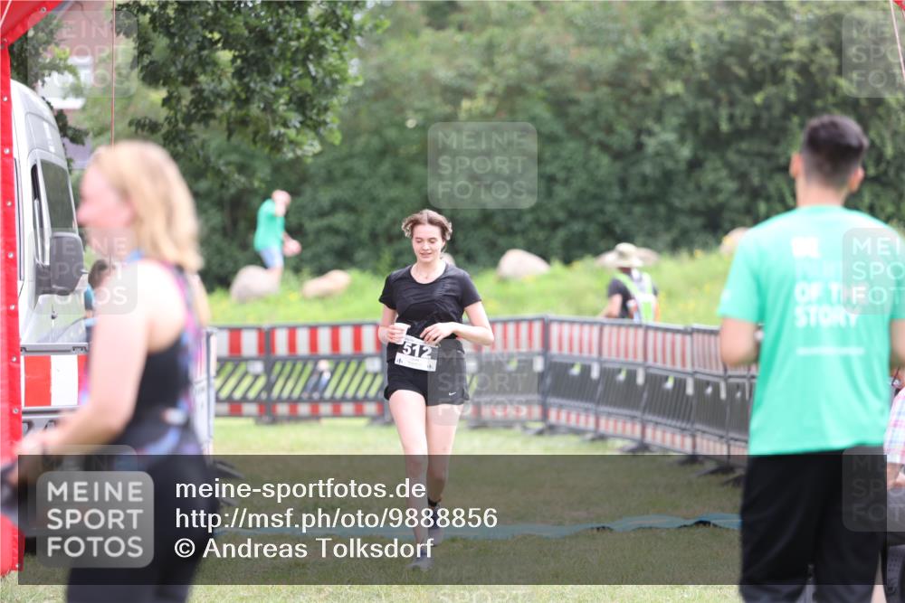 21.06.2026 - 29. Vierlanden-Triathlon Andreas Tolksdorf http://msf.ph/oto/9888856 21.06.2026 11:54:58 Ziel 512, 512 meine-sportfotos.de