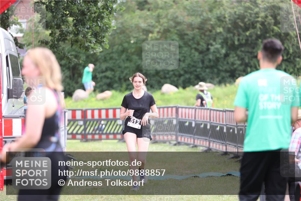 21.06.2026 - 29. Vierlanden-Triathlon Andreas Tolksdorf http://msf.ph/oto/9888857 21.06.2026 11:54:58 Ziel 512, 512 meine-sportfotos.de