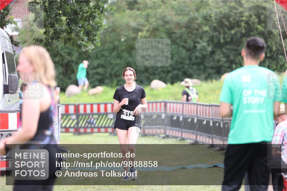 21.06.2026 - 29. Vierlanden-Triathlon Andreas Tolksdorf http://msf.ph/oto/9888858 21.06.2026 11:54:58 Ziel 512, 512 meine-sportfotos.de