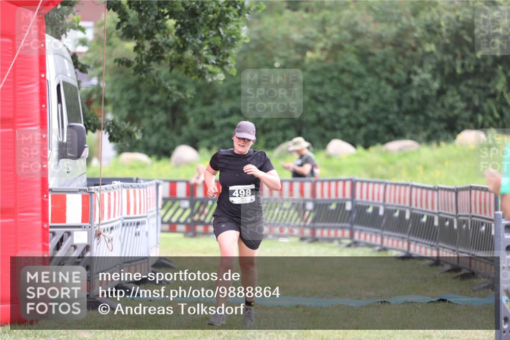21.06.2026 - 29. Vierlanden-Triathlon Andreas Tolksdorf http://msf.ph/oto/9888864 21.06.2026 11:55:50 Ziel 498, 498 meine-sportfotos.de
