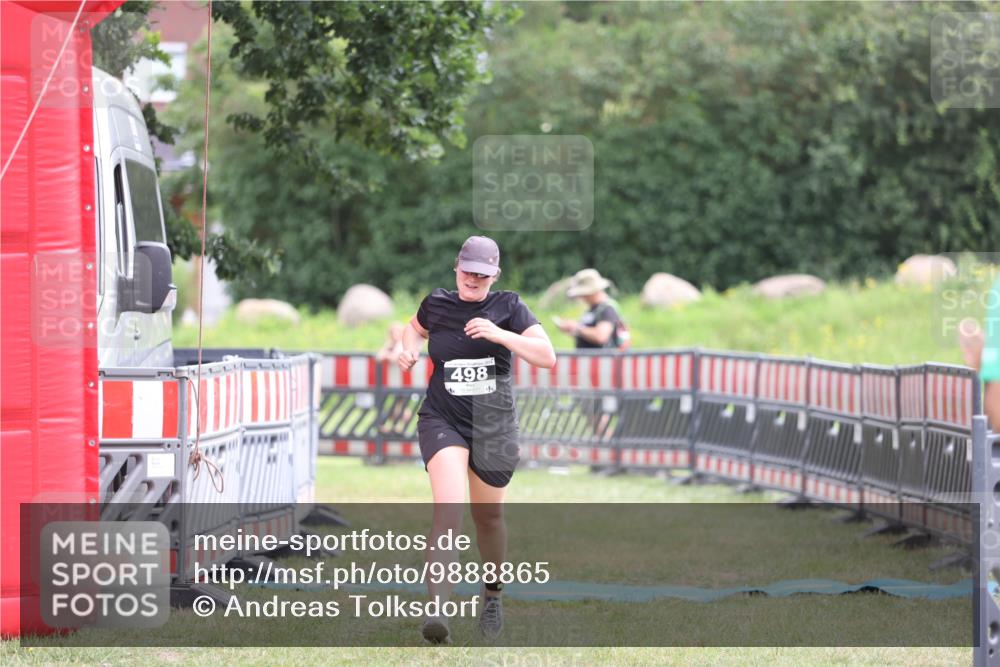 21.06.2026 - 29. Vierlanden-Triathlon Andreas Tolksdorf http://msf.ph/oto/9888865 21.06.2026 11:55:50 Ziel 498, 498 meine-sportfotos.de