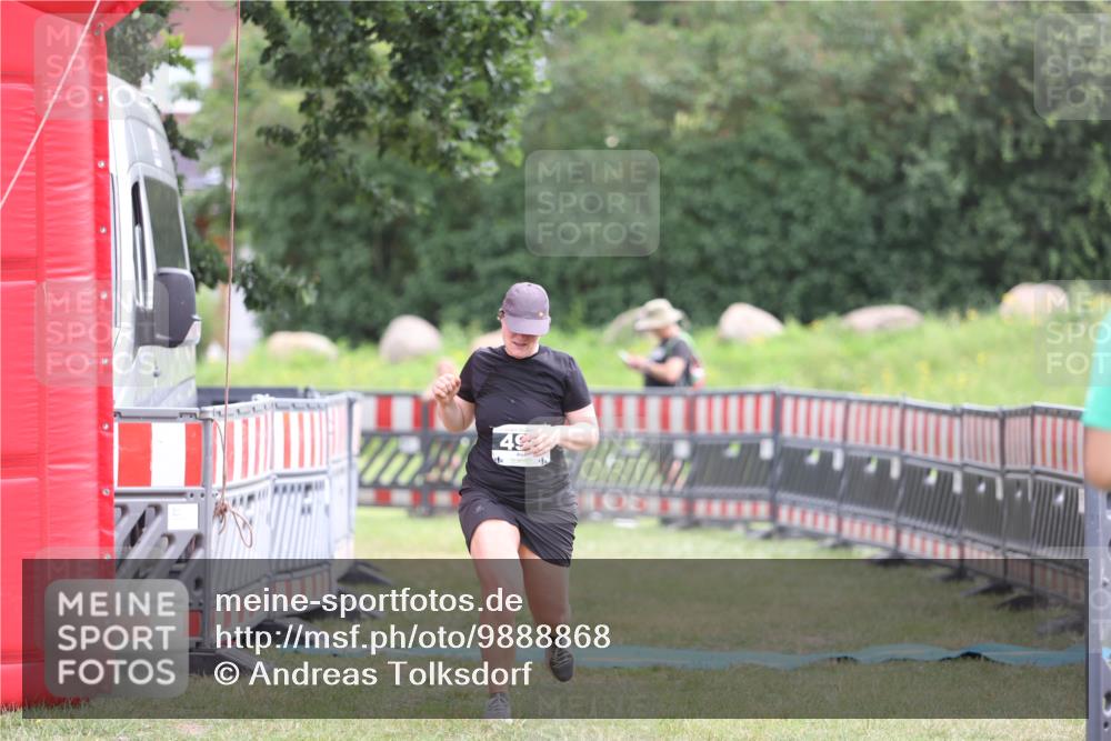 21.06.2026 - 29. Vierlanden-Triathlon Andreas Tolksdorf http://msf.ph/oto/9888868 21.06.2026 11:55:50 Ziel 498, 498 meine-sportfotos.de