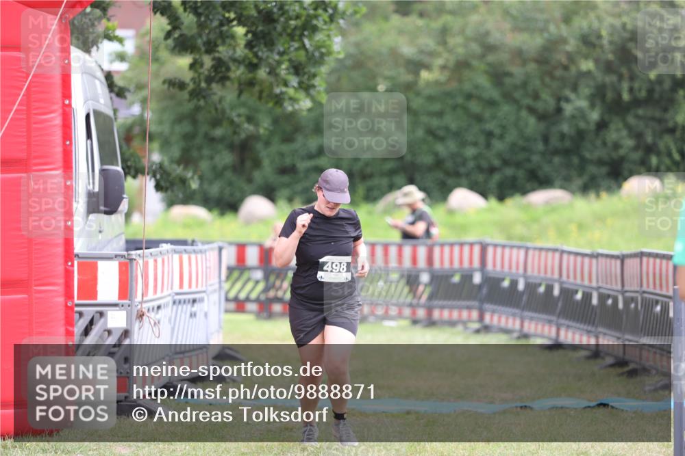 21.06.2026 - 29. Vierlanden-Triathlon Andreas Tolksdorf http://msf.ph/oto/9888871 21.06.2026 11:55:50 Ziel 498, 498 meine-sportfotos.de