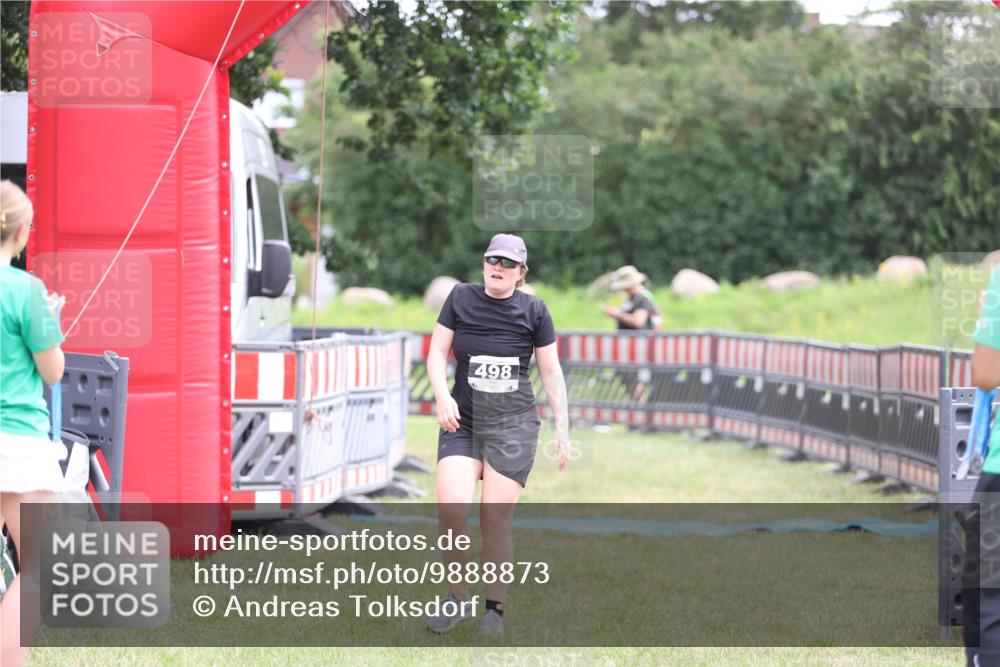21.06.2026 - 29. Vierlanden-Triathlon Andreas Tolksdorf http://msf.ph/oto/9888873 21.06.2026 11:55:51 Ziel 498, 498 meine-sportfotos.de