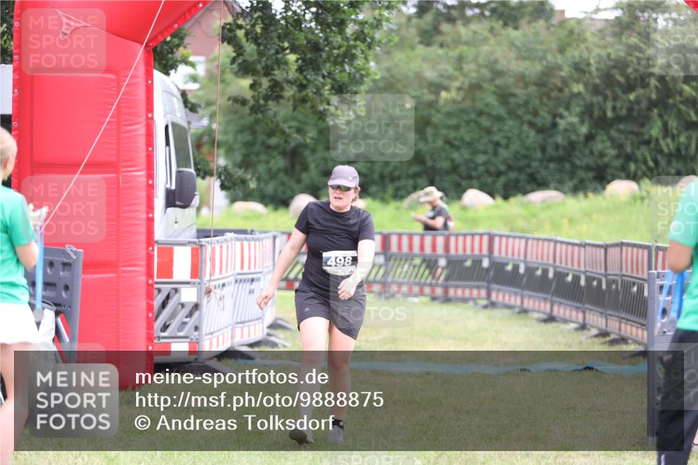21.06.2026 - 29. Vierlanden-Triathlon Andreas Tolksdorf http://msf.ph/oto/9888875 21.06.2026 11:55:51 Ziel 498, 498 meine-sportfotos.de