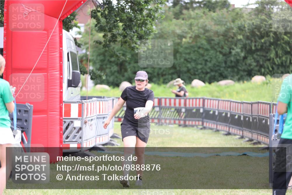 21.06.2026 - 29. Vierlanden-Triathlon Andreas Tolksdorf http://msf.ph/oto/9888876 21.06.2026 11:55:51 Ziel 498, 498 meine-sportfotos.de
