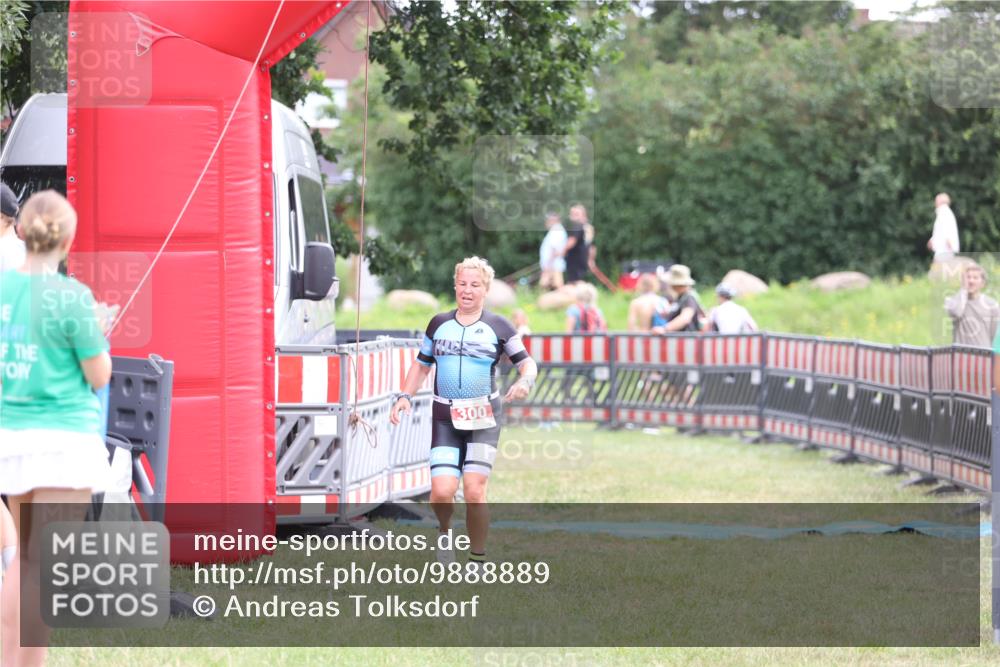 21.06.2026 - 29. Vierlanden-Triathlon Andreas Tolksdorf http://msf.ph/oto/9888889 21.06.2026 11:56:24 Ziel 300, 300 meine-sportfotos.de