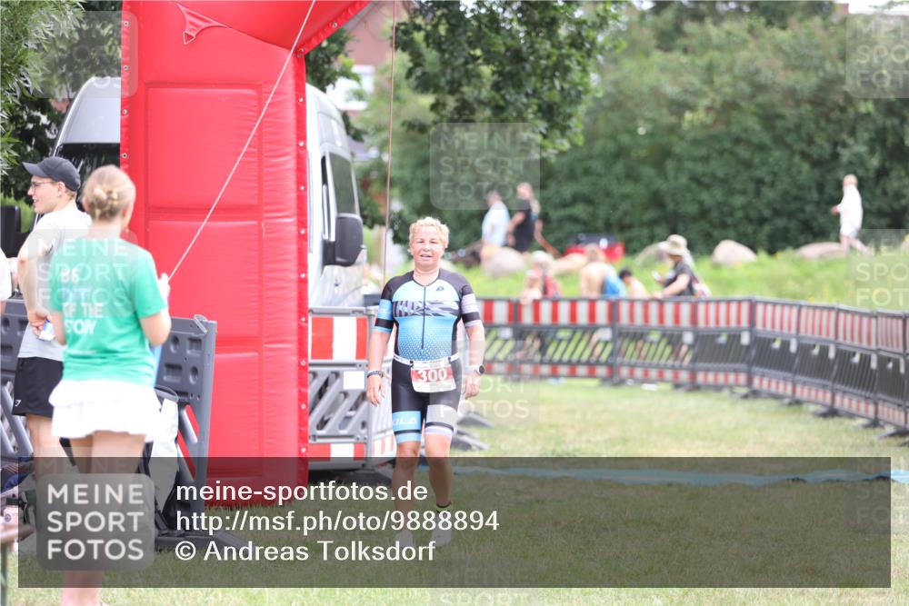 21.06.2026 - 29. Vierlanden-Triathlon Andreas Tolksdorf http://msf.ph/oto/9888894 21.06.2026 11:56:25 Ziel 300, 300 meine-sportfotos.de