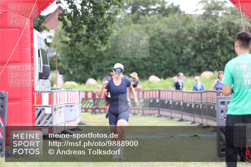 21.06.2026 - 29. Vierlanden-Triathlon Andreas Tolksdorf http://msf.ph/oto/9888900 21.06.2026 11:57:10 Ziel 500, 504, 500, 504 meine-sportfotos.de