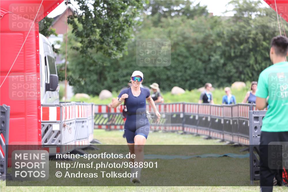 21.06.2026 - 29. Vierlanden-Triathlon Andreas Tolksdorf http://msf.ph/oto/9888901 21.06.2026 11:57:10 Ziel 500, 504, 500, 504 meine-sportfotos.de