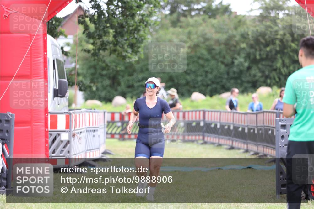 21.06.2026 - 29. Vierlanden-Triathlon Andreas Tolksdorf http://msf.ph/oto/9888906 21.06.2026 11:57:10 Ziel 500, 504, 500, 504 meine-sportfotos.de