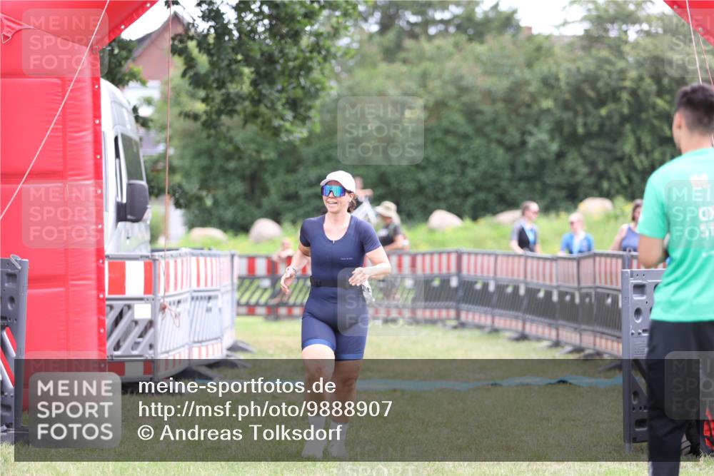 21.06.2026 - 29. Vierlanden-Triathlon Andreas Tolksdorf http://msf.ph/oto/9888907 21.06.2026 11:57:10 Ziel 500, 504, 500, 504 meine-sportfotos.de
