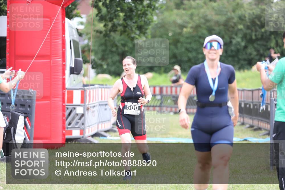21.06.2026 - 29. Vierlanden-Triathlon Andreas Tolksdorf http://msf.ph/oto/9888920 21.06.2026 11:57:16 Ziel 298, 500, 298, 500 meine-sportfotos.de