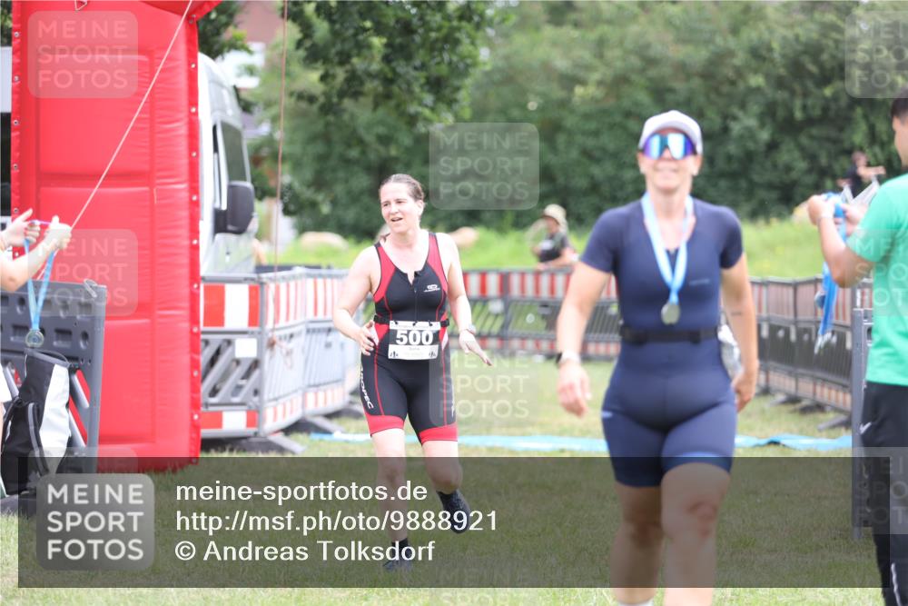 21.06.2026 - 29. Vierlanden-Triathlon Andreas Tolksdorf http://msf.ph/oto/9888921 21.06.2026 11:57:16 Ziel 298, 500, 298, 500 meine-sportfotos.de