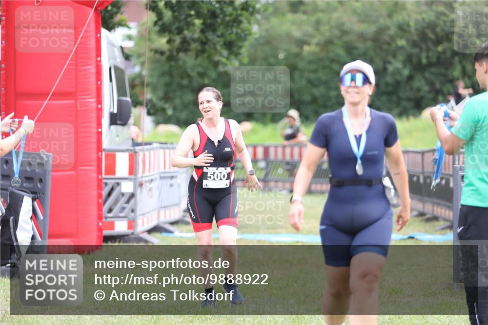 21.06.2026 - 29. Vierlanden-Triathlon Andreas Tolksdorf http://msf.ph/oto/9888922 21.06.2026 11:57:16 Ziel 298, 500, 298, 500 meine-sportfotos.de