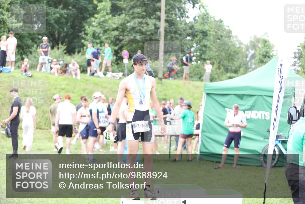 21.06.2026 - 29. Vierlanden-Triathlon Andreas Tolksdorf http://msf.ph/oto/9888924 21.06.2026 11:58:08 Ziel 510, 510 meine-sportfotos.de