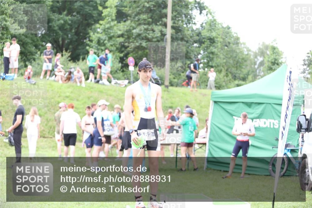21.06.2026 - 29. Vierlanden-Triathlon Andreas Tolksdorf http://msf.ph/oto/9888931 21.06.2026 11:58:08 Ziel 510, 510 meine-sportfotos.de