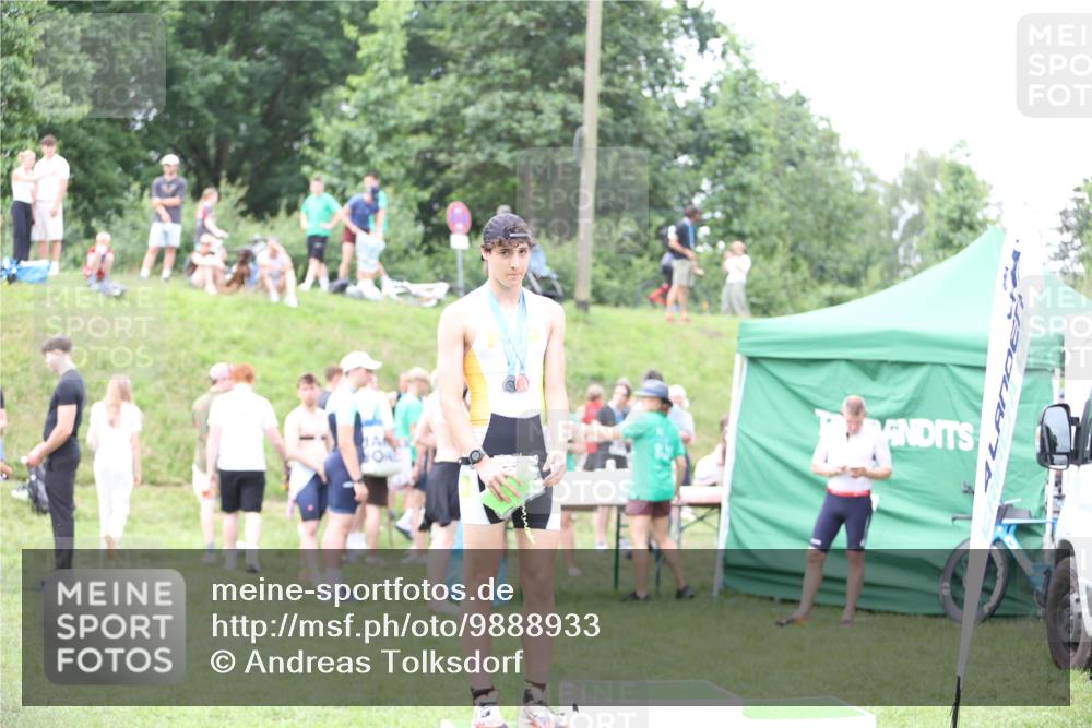 21.06.2026 - 29. Vierlanden-Triathlon Andreas Tolksdorf http://msf.ph/oto/9888933 21.06.2026 11:58:08 Ziel 510, 510 meine-sportfotos.de