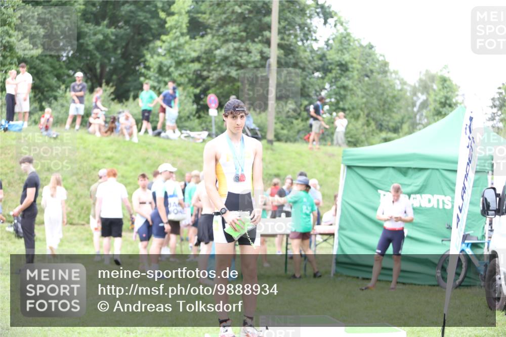 21.06.2026 - 29. Vierlanden-Triathlon Andreas Tolksdorf http://msf.ph/oto/9888934 21.06.2026 11:58:08 Ziel 510, 510 meine-sportfotos.de