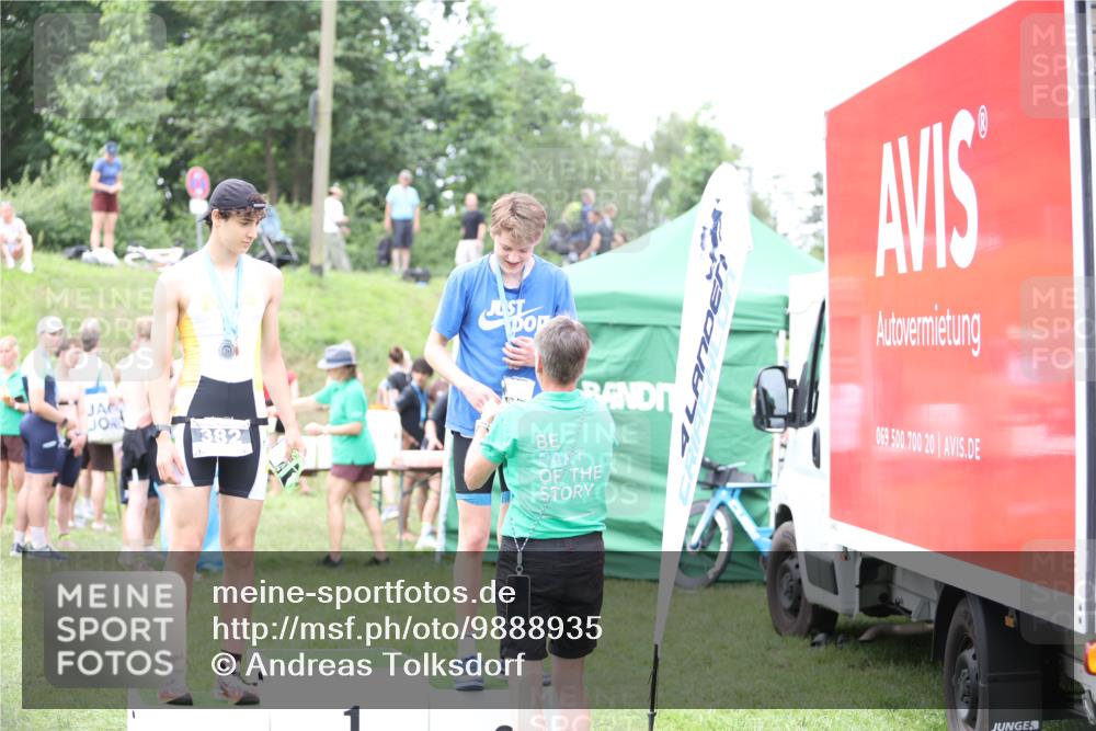 21.06.2026 - 29. Vierlanden-Triathlon Andreas Tolksdorf http://msf.ph/oto/9888935 21.06.2026 11:58:30 Ziel 595, 595 meine-sportfotos.de