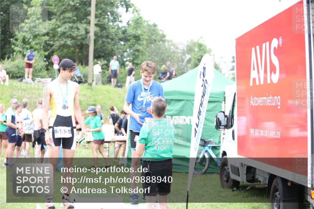 21.06.2026 - 29. Vierlanden-Triathlon Andreas Tolksdorf http://msf.ph/oto/9888940 21.06.2026 11:58:30 Ziel 595, 595 meine-sportfotos.de
