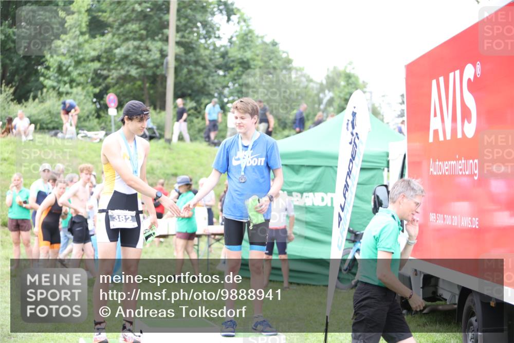 21.06.2026 - 29. Vierlanden-Triathlon Andreas Tolksdorf http://msf.ph/oto/9888941 21.06.2026 11:58:32 Ziel 595, 595 meine-sportfotos.de