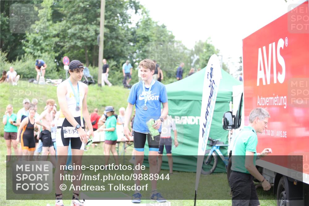 21.06.2026 - 29. Vierlanden-Triathlon Andreas Tolksdorf http://msf.ph/oto/9888944 21.06.2026 11:58:32 Ziel 595, 595 meine-sportfotos.de