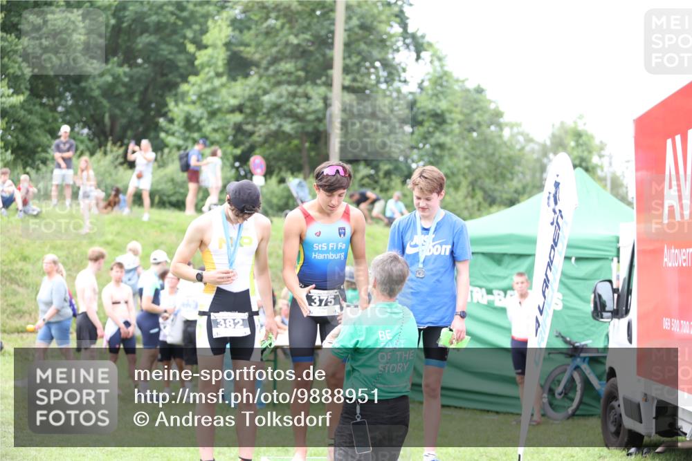 21.06.2026 - 29. Vierlanden-Triathlon Andreas Tolksdorf http://msf.ph/oto/9888951 21.06.2026 11:58:46 Ziel 589, 617, 589, 617 meine-sportfotos.de