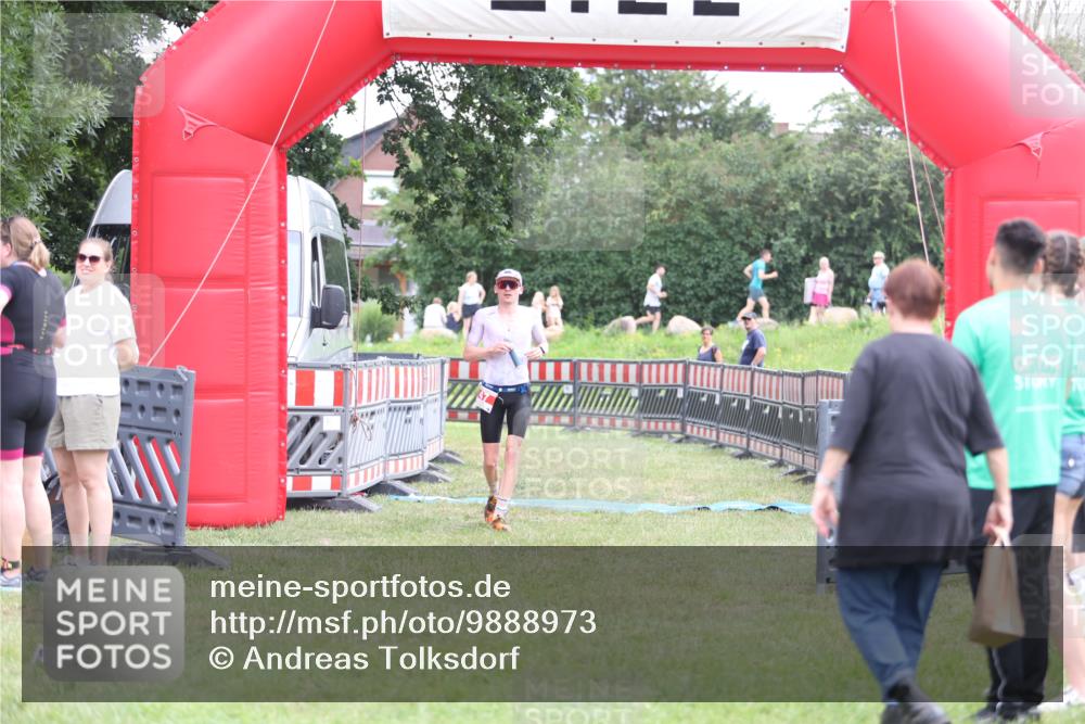 21.06.2026 - 29. Vierlanden-Triathlon Andreas Tolksdorf http://msf.ph/oto/9888973 21.06.2026 12:10:42 Ziel 47, 47 meine-sportfotos.de