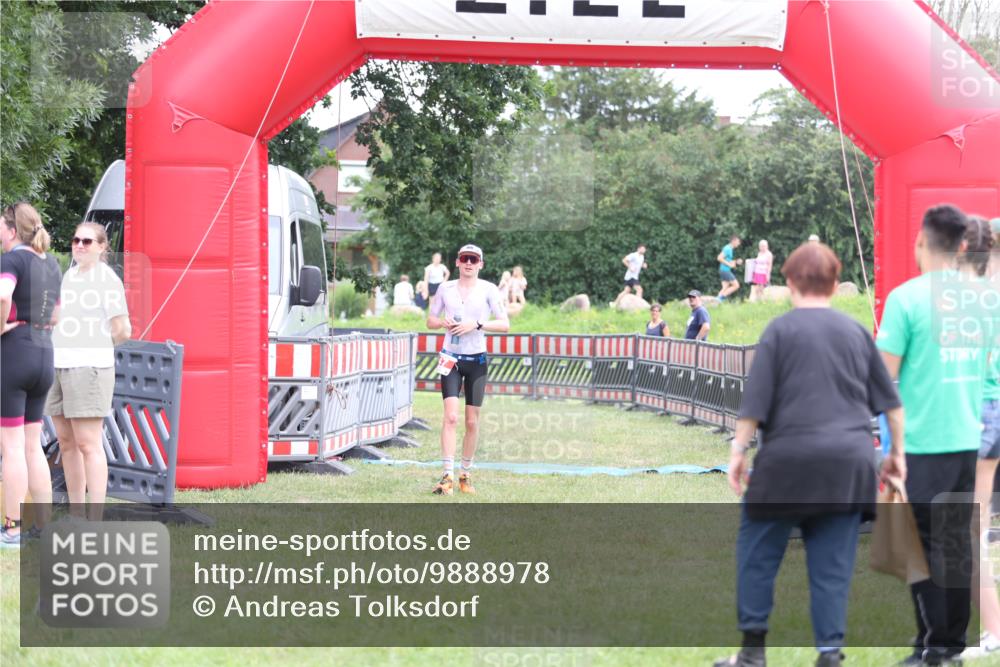 21.06.2026 - 29. Vierlanden-Triathlon Andreas Tolksdorf http://msf.ph/oto/9888978 21.06.2026 12:10:42 Ziel 47, 47 meine-sportfotos.de