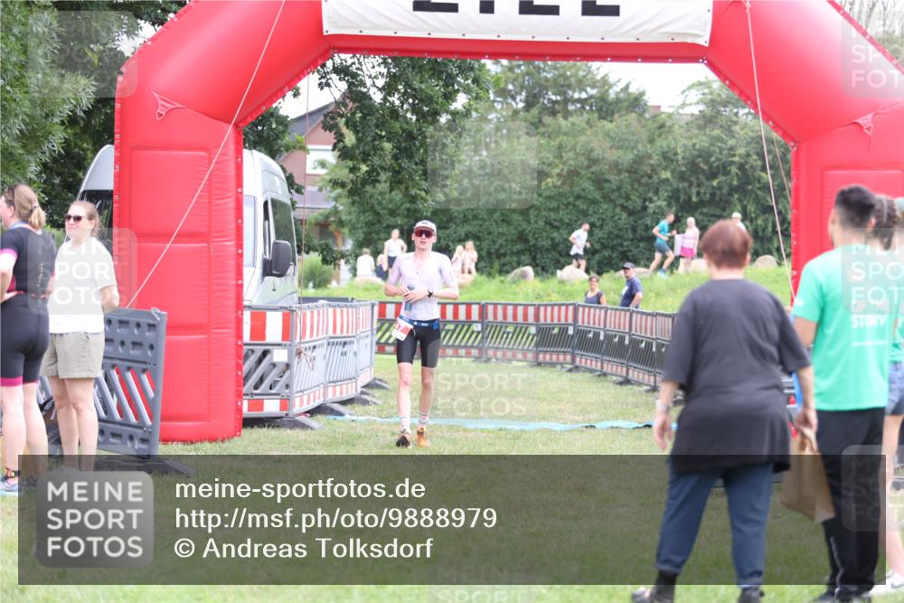 21.06.2026 - 29. Vierlanden-Triathlon Andreas Tolksdorf http://msf.ph/oto/9888979 21.06.2026 12:10:42 Ziel 47, 47 meine-sportfotos.de