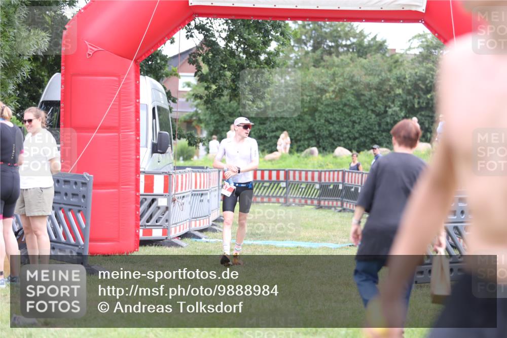 21.06.2026 - 29. Vierlanden-Triathlon Andreas Tolksdorf http://msf.ph/oto/9888984 21.06.2026 12:10:43 Ziel 30, 47, 30, 47 meine-sportfotos.de