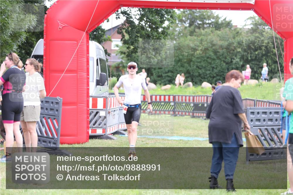 21.06.2026 - 29. Vierlanden-Triathlon Andreas Tolksdorf http://msf.ph/oto/9888991 21.06.2026 12:10:45 Ziel 30, 47, 30, 47 meine-sportfotos.de