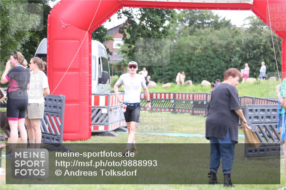 21.06.2026 - 29. Vierlanden-Triathlon Andreas Tolksdorf http://msf.ph/oto/9888993 21.06.2026 12:10:45 Ziel 30, 47, 30, 47 meine-sportfotos.de