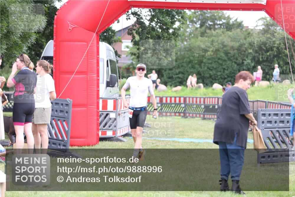 21.06.2026 - 29. Vierlanden-Triathlon Andreas Tolksdorf http://msf.ph/oto/9888996 21.06.2026 12:10:45 Ziel 30, 47, 30, 47 meine-sportfotos.de